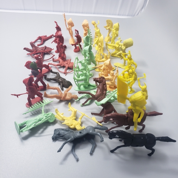 1970's Vintage Tim Mee Cowboys & Indians Collectible Toy Figures. (88 Pieces) - Picture 7 of 9
